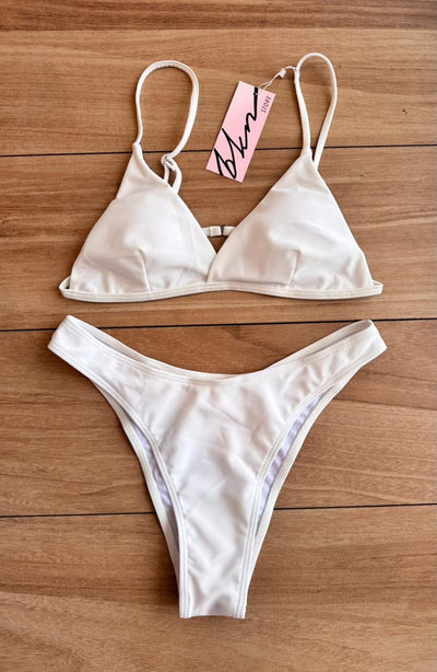 Classic white bikini ( solo traje )